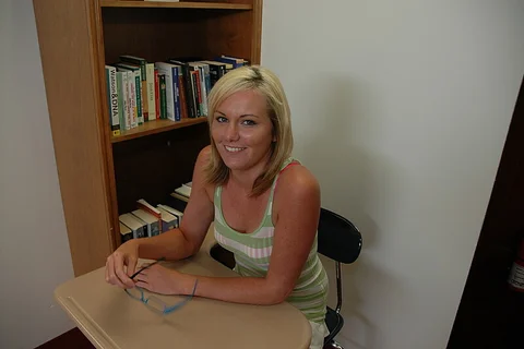 Student Amy Moore fucking with her skirt — photo 2