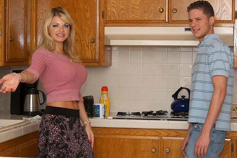 Vicky Vette fucking in the laundry room with her blue eyes — photo 3