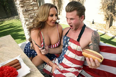 Sexy Milf Richelle Ryan has some explosive fucking on the 4th of July — photo 2
