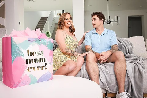 Sexy Milf Annie King gets gifts and a stiff cock for Mother's Day — photo 2