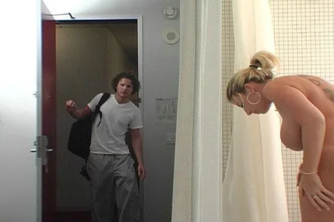 Student Sara Jay fucking in the bathroom with her tattoos — photo 2