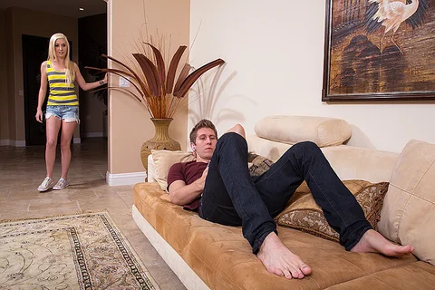 Callie Carter fucking in the couch with her green eyes — photo 3