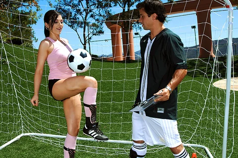 Athlete Franchezca Valentina fucking in the outdoors — photo 2
