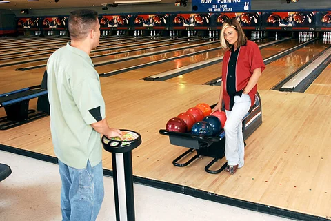 Cindy Crawford fucking in the bowling alley with her tattoos — photo 2