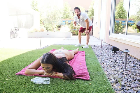 Horny man jumps on the opportunity to fuck his married neighbor! — photo 2