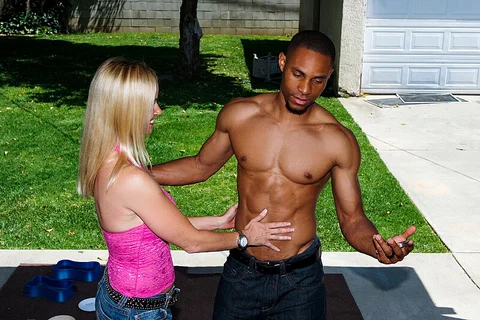 Sexy cougar Totally Tabitha fucks her hired help's big black cock — photo 2
