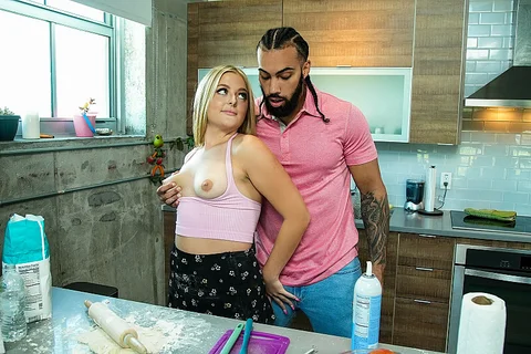 Cute blonde Jill Taylor loves her pie filled with cream — photo 2
